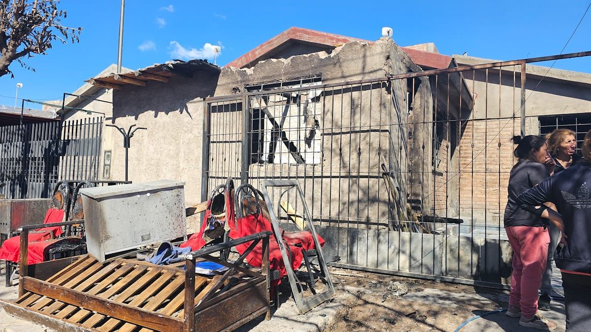Muchos vecinos afectados ya están siendo consultados por el municipo para determinar las necesidades de cada uno tras el incendio de sus viviendas. Muchos vecinos afectados ya están siendo consultados por el municipo para determinar las necesidades de cada uno tras el incendio de sus viviendas.