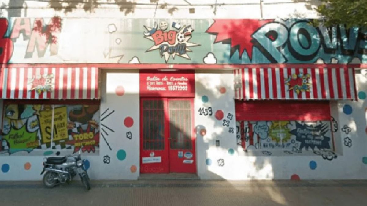 Tragedia en cumpleaños: una niña de 7 años murió al caer de un toro mecánico