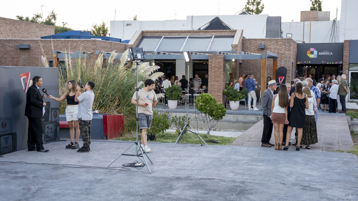Antes de la proyección se vivió un momento de relax y camaradería, en las instalaciones de Canal 7.