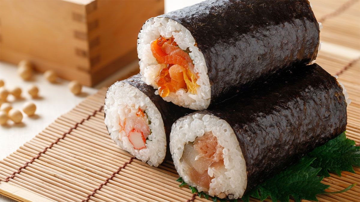 El sushi casero se hace con una receta rápida y fácil, perfecta para los amantes de esta deliciosa comida asiática.