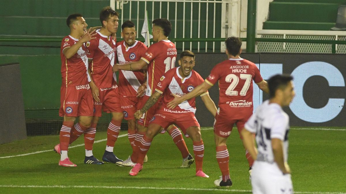 Argentinos superó a Gimnasia y avanzó en la Copa Argentina
