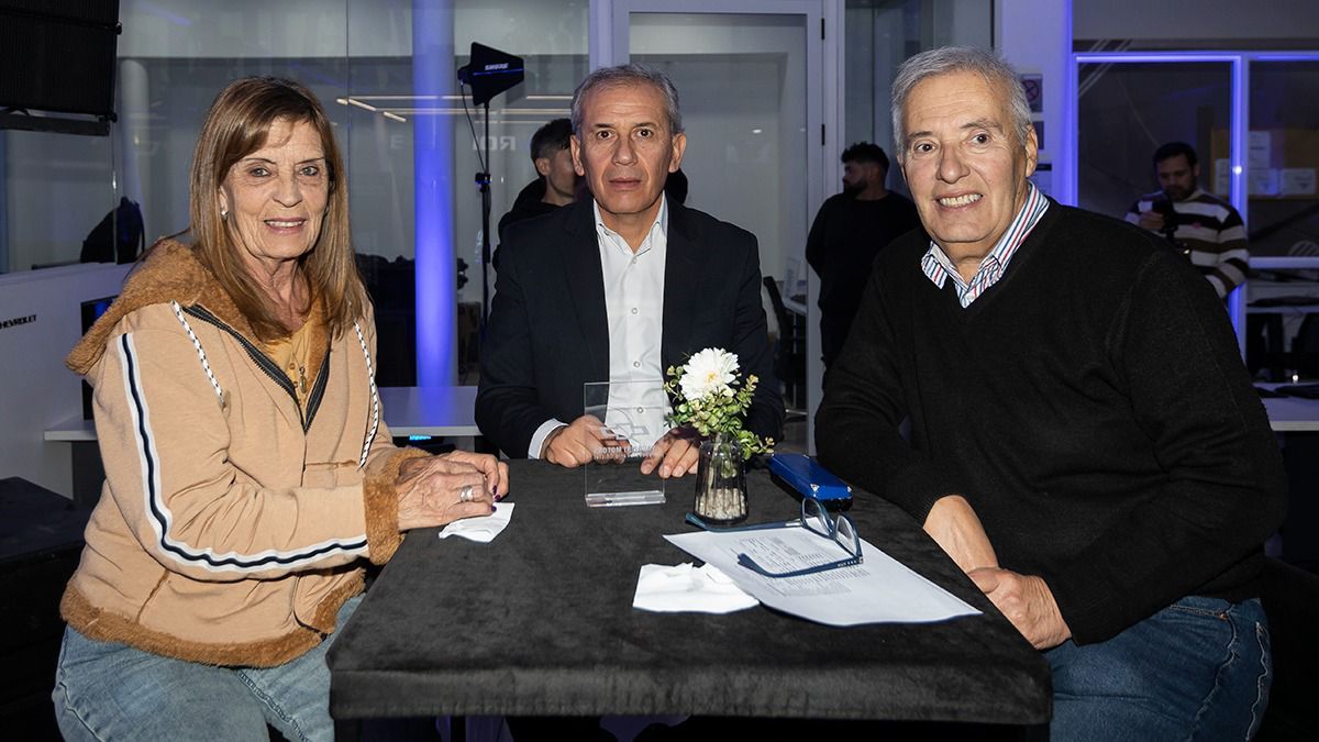 Isabel Azor, Roben Montaña y Enrique Sánchez Pelaez. Isabel Azor, Roben Montaña y Enrique Sánchez Pelaez.