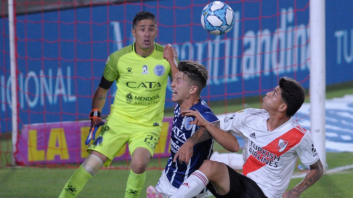 Godoy Cruz perdió con River y se despidió sin triunfos