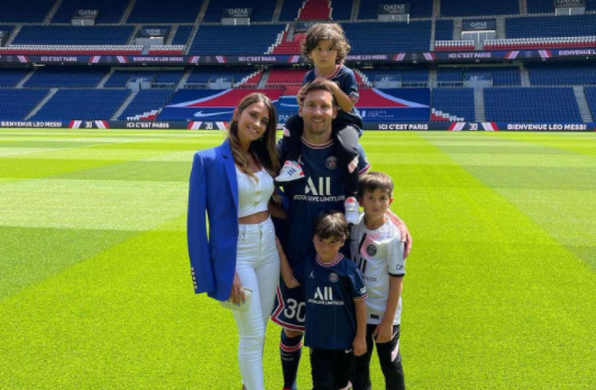 Lionel Messi, Antonela y sus hijos en el Parque de los Príncipes. ¿Irán en bicicleta?