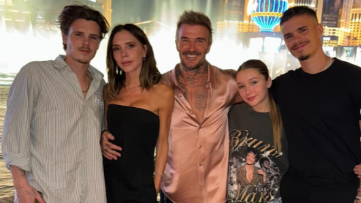 Victoria Beckham estrena corte de pelo y muestra que este es el verdadero hit de la próxima temporada. Un corte bob midi, bastante más corto que como lo llevó en otras oportunidades. Victoria Beckham estrena corte de pelo y muestra que este es el verdadero hit de la próxima temporada. Un corte bob midi, bastante más corto que como lo llevó en otras oportunidades.