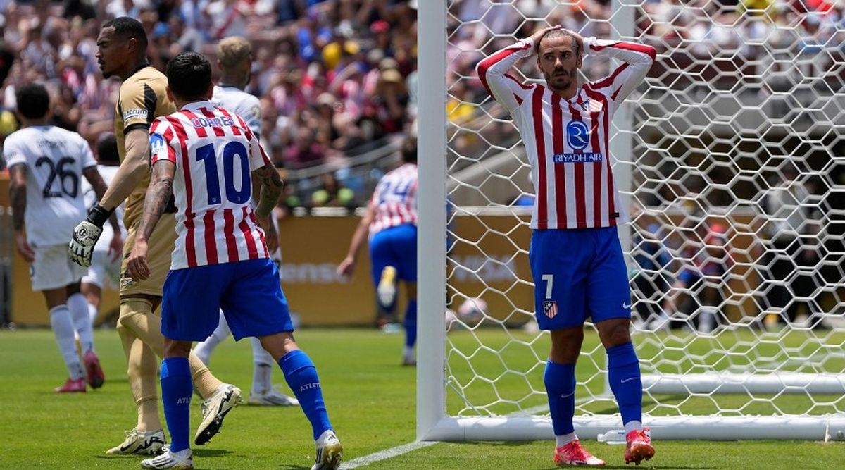 Antoine Griezmann se agarra la cabeza y el Atl&eacute;tico qued&oacute; afuera del Mundial de Clubes.