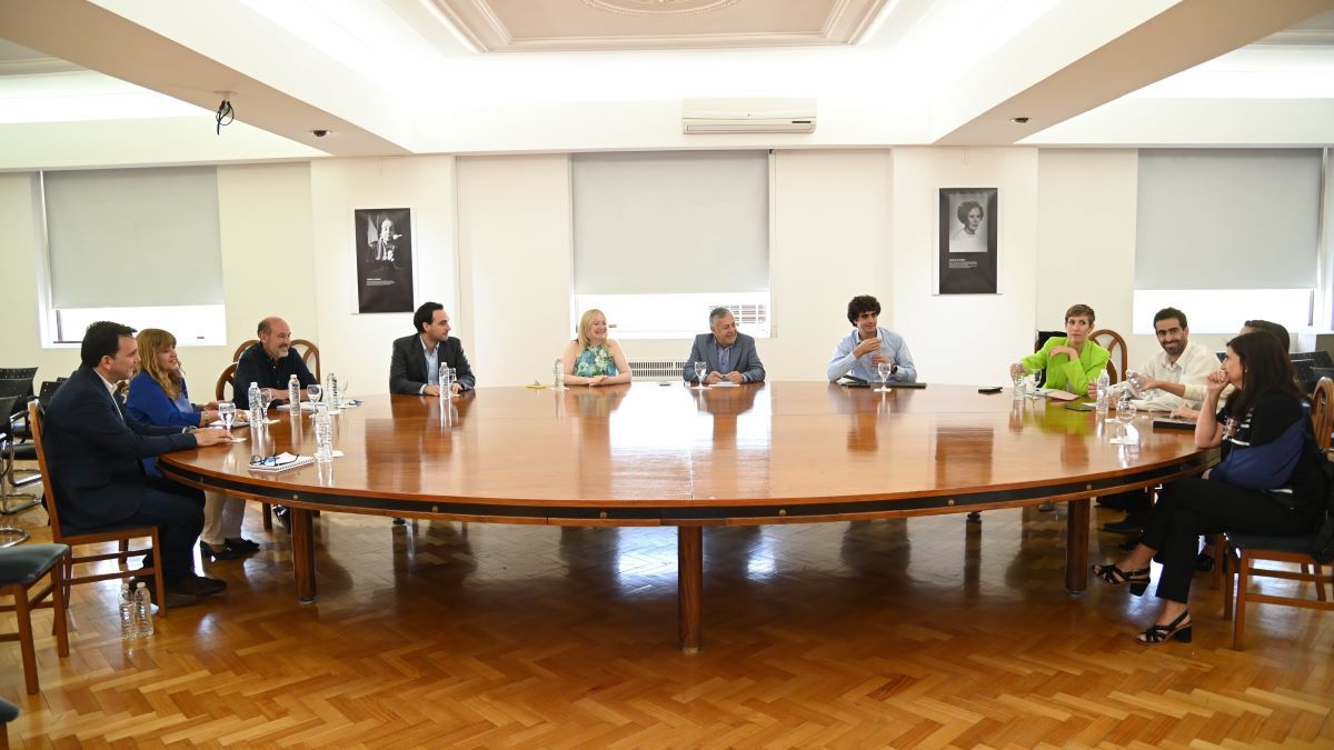 El encuentro tuvo a los once colaboradores principales de Cornejo y Casado.&nbsp;