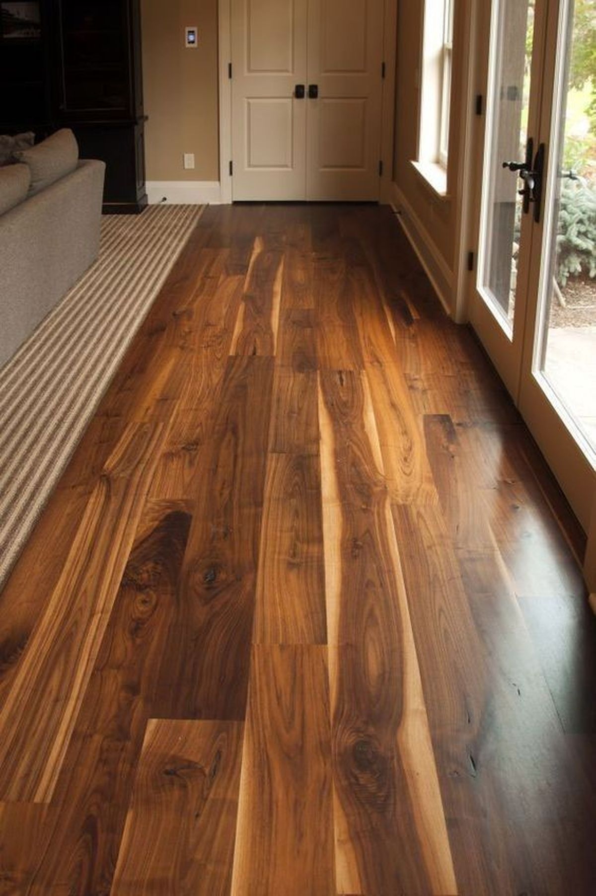 Los pisos de madera maciza ser&aacute;n tendencia en decoraci&oacute;n para 2026.