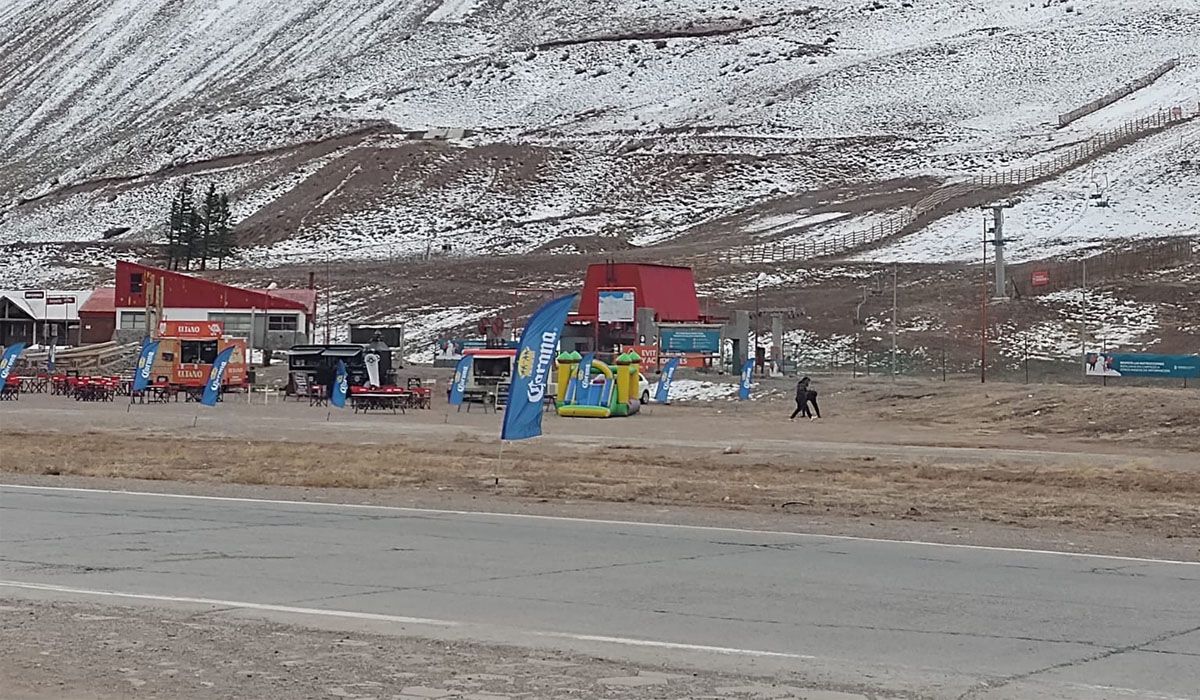Parte del operativo nieve que preparó el Gobierno para este invierno con un pequeño inflable