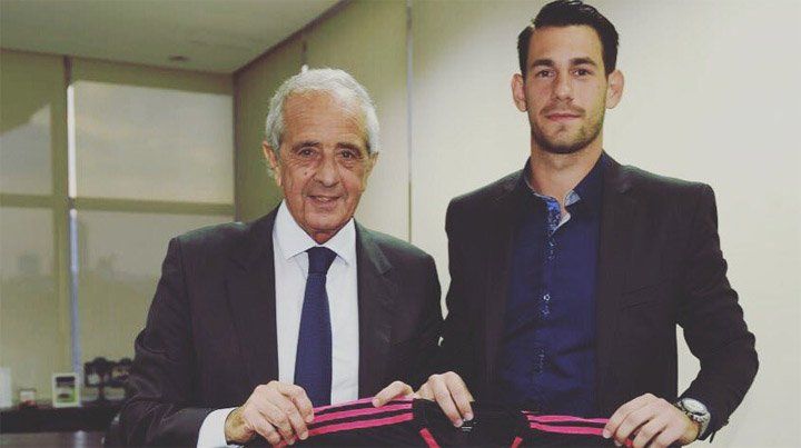 Renovó su contrato con River