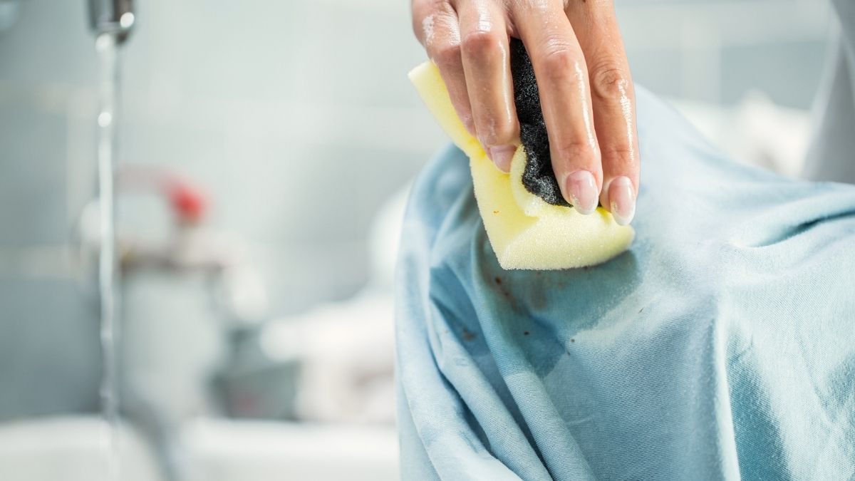 Dile adiós a las manchas de aceite de la ropa y recupéralas con estos trucos caseros compartidos por las abuelas. Dile adiós a las manchas de aceite de la ropa y recupéralas con estos trucos caseros compartidos por las abuelas.