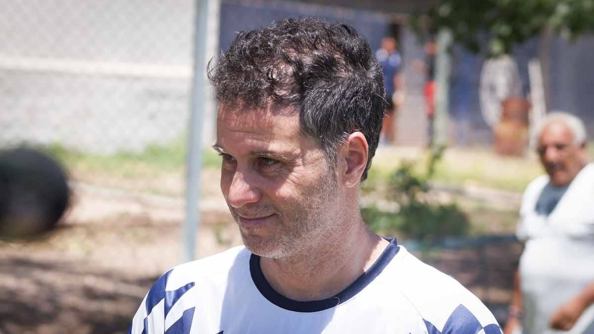 De Paoli tendrá que equilibrar la aplicación de sus conceptos futbolísticos con la realidad de la situación. De Paoli tendrá que equilibrar la aplicación de sus conceptos futbolísticos con la realidad de la situación.