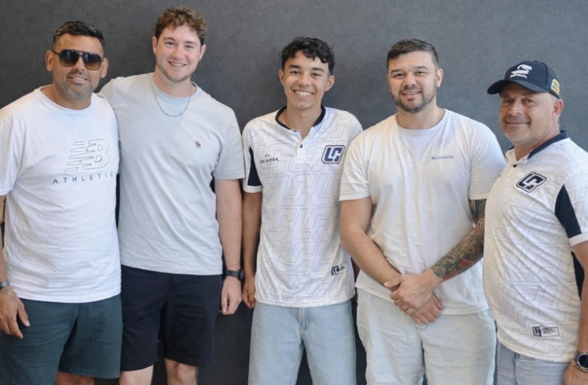 Lautaro Campione con el equipo Alpha 54 Racing, la primera escuadra argentina de la F&oacute;rmula 4.