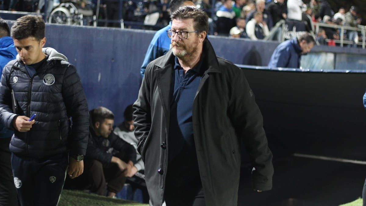 Alfredo Berti se retiró masticando bronca por la derrota ante Brown. Alfredo Berti se retiró masticando bronca por la derrota ante Brown.