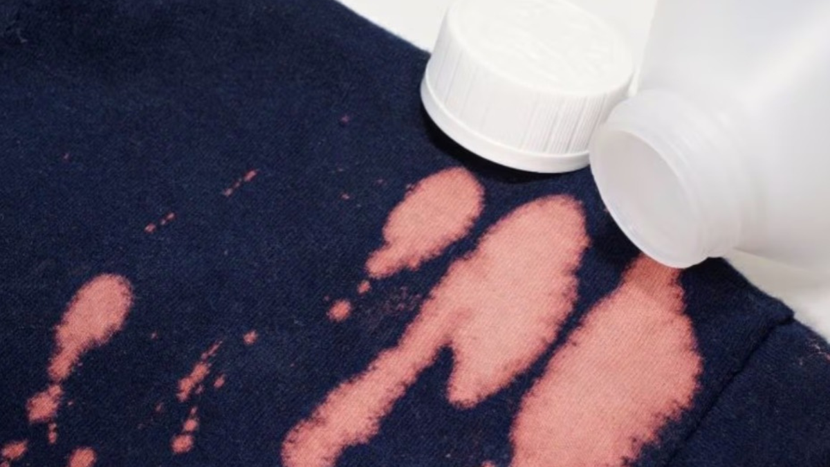 Adiós a las manchas de lavandina: la sencilla mezcla con sal que las elimina fácilmente Adiós a las manchas de lavandina: la sencilla mezcla con sal que las elimina fácilmente