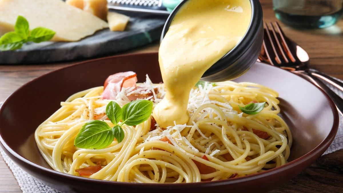 La carbonara es una comida tradicional italiana inventada en 1887 que era preparada por los mineros de carbón en los Abruzzos. La carbonara es una comida tradicional italiana inventada en 1887 que era preparada por los mineros de carbón en los Abruzzos.