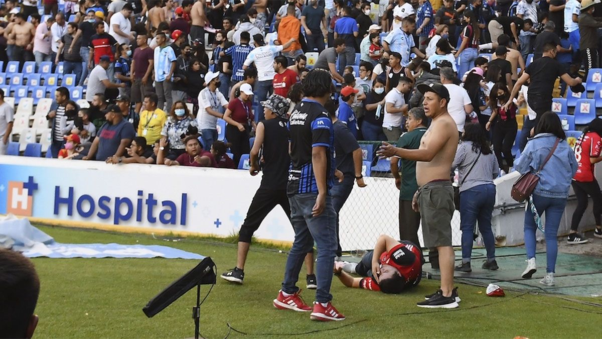 Las terribles imágenes de la masacre en el partido Querétaro Atlas