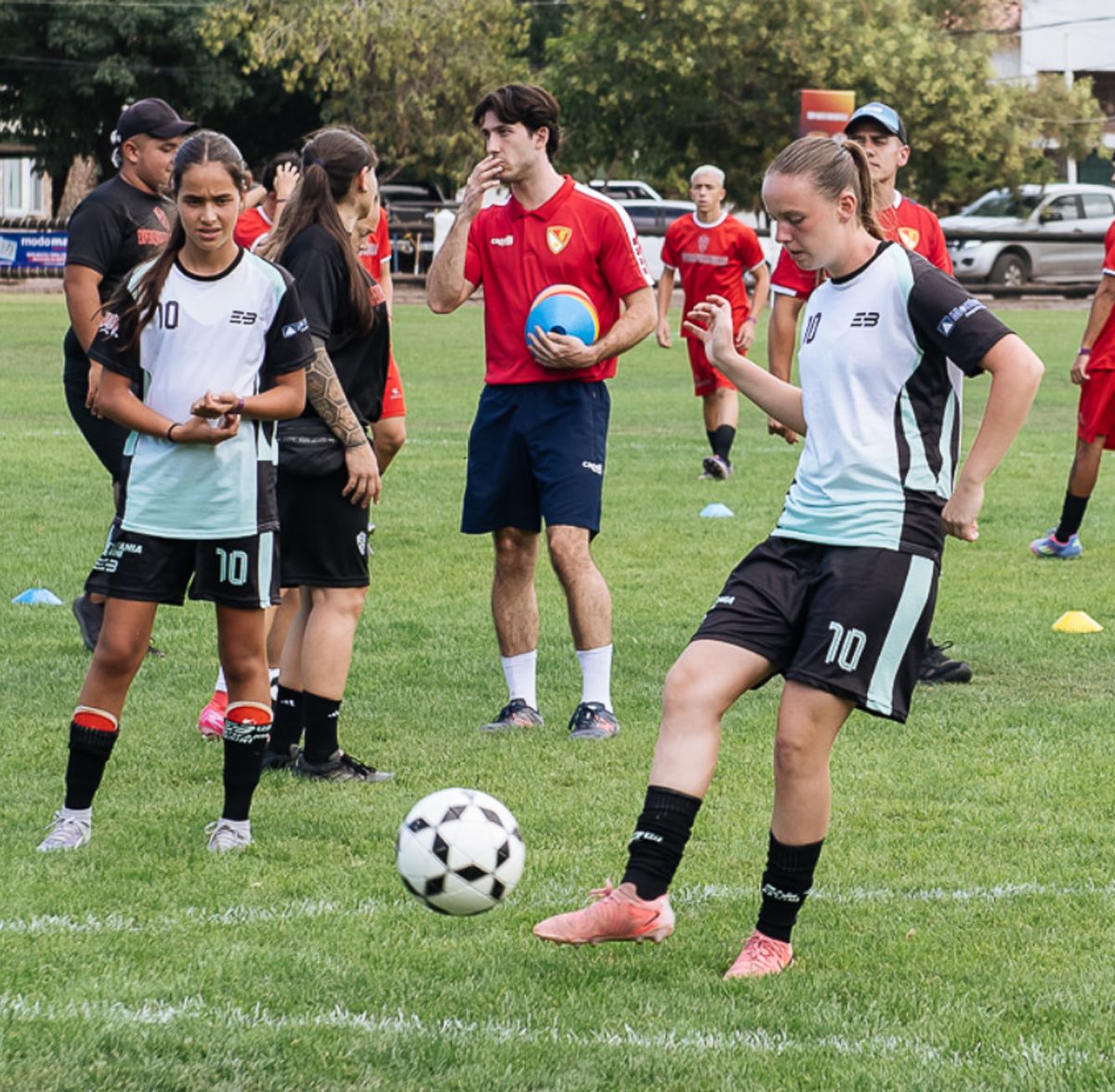 Chicas y chicos se mezclaron en el Campus de Estefan&iacute;a Banini y la Experiencia Montcada.