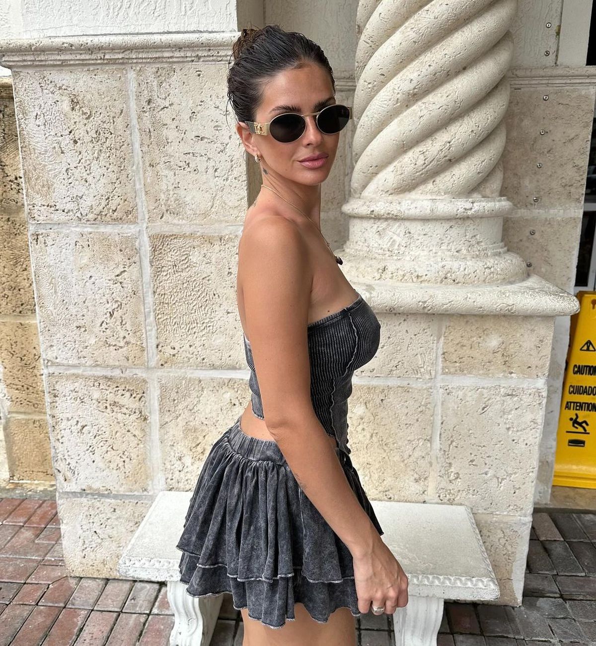 Desde Miami, la China Suárez confirma que es la reina de la mini ultra XS al ras y anticipa la primavera. Desde Miami, la China Suárez confirma que es la reina de la mini ultra XS al ras y anticipa la primavera.