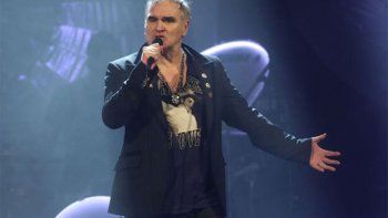 Y, si no vende él... Morrissey lucra en sus conciertos con discos de otros artistas
