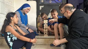 Gabriel Romanelli, el sacerdote formado en Mendoza, herido por un tanque israelí en Gaza