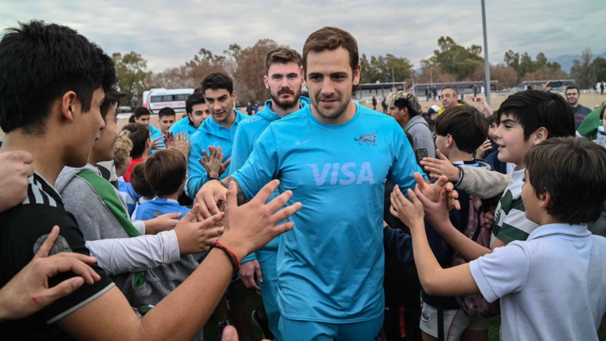 Sánchez y otros jugadores estuvieron con los chicos en el Hipódromo de Mendoza