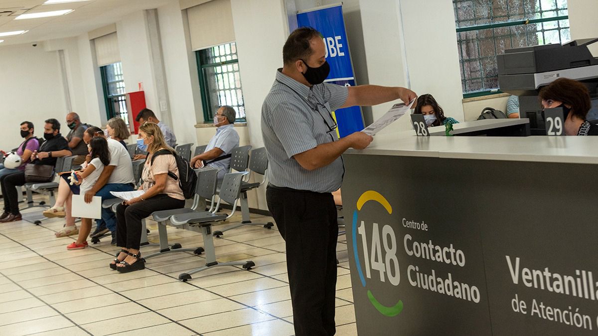 Los empleados de la Adminitración Pública recibirán un aumento desde el 1 de marzo.