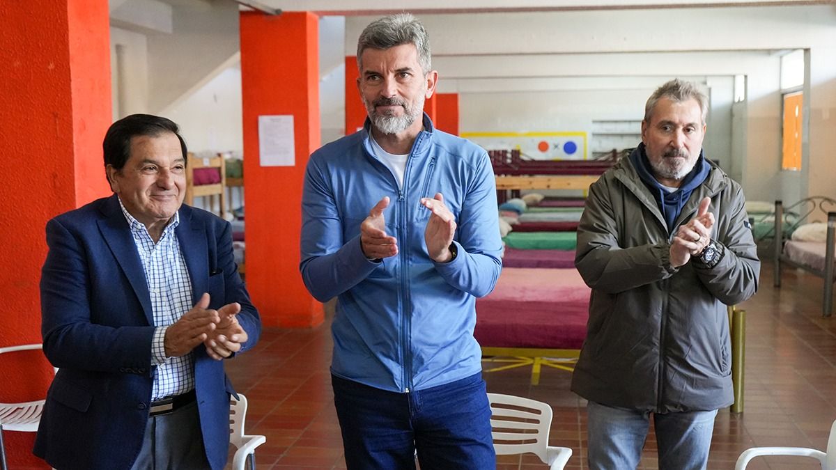 El presidente del barrio privado Dalvian, Julio Cortez, el intendente de Ciudad, Ulpiano Suarez, y el presidente de Grupo América, Daniel Vila. El presidente del barrio privado Dalvian, Julio Cortez, el intendente de Ciudad, Ulpiano Suarez, y el presidente de Grupo América, Daniel Vila.