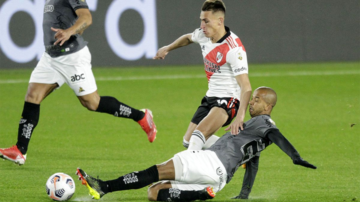 River jugó mal, perdió ante Mineiro y quedó complicado