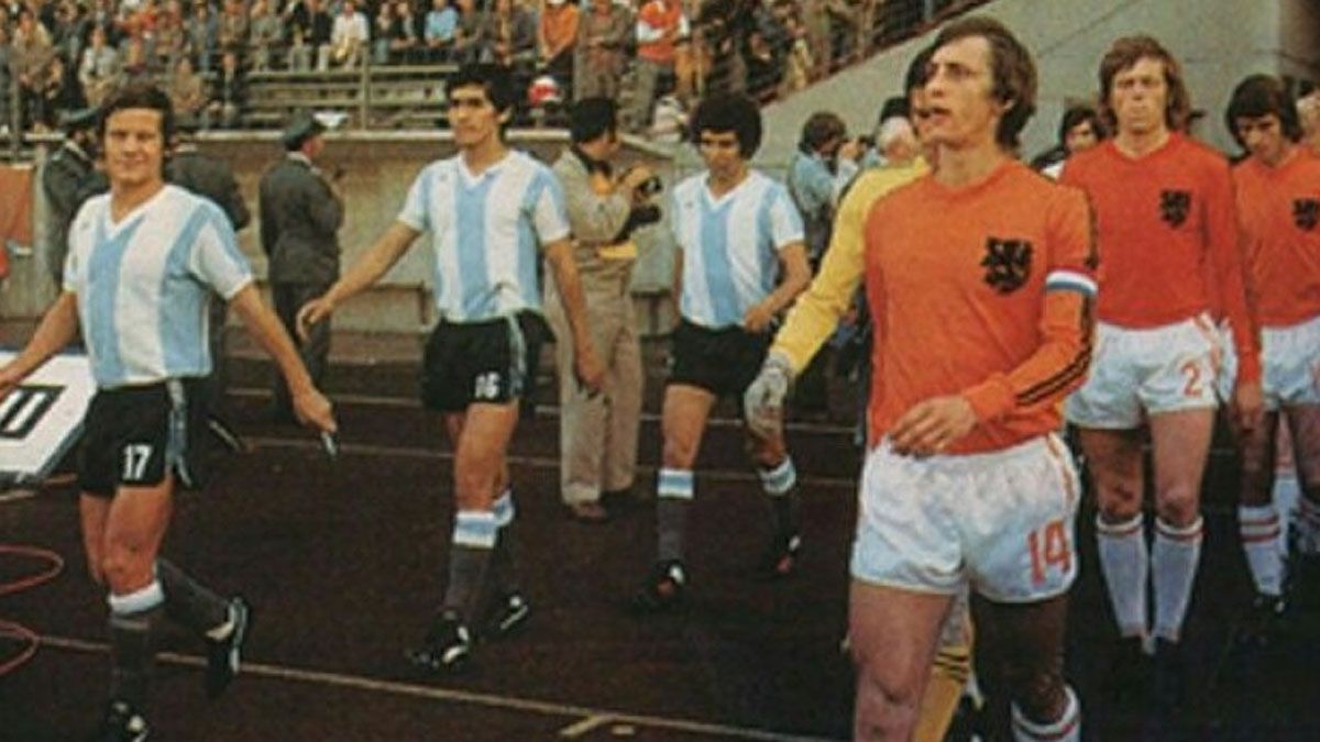 Short y medias oscuras ante La Naranja Mecánica