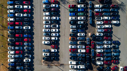 Algunas marcas de la industria como Tesla, BMW, Ford, y Volskwagen lanzaron sus nuevos vehículos sin esta tecnología