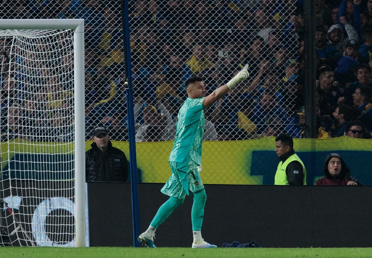 Chiquito Romero dedicó sus atajadas al entrenador de arqueros de Boca, Fernando Gayoso Chiquito Romero dedicó sus atajadas al entrenador de arqueros de Boca, Fernando Gayoso