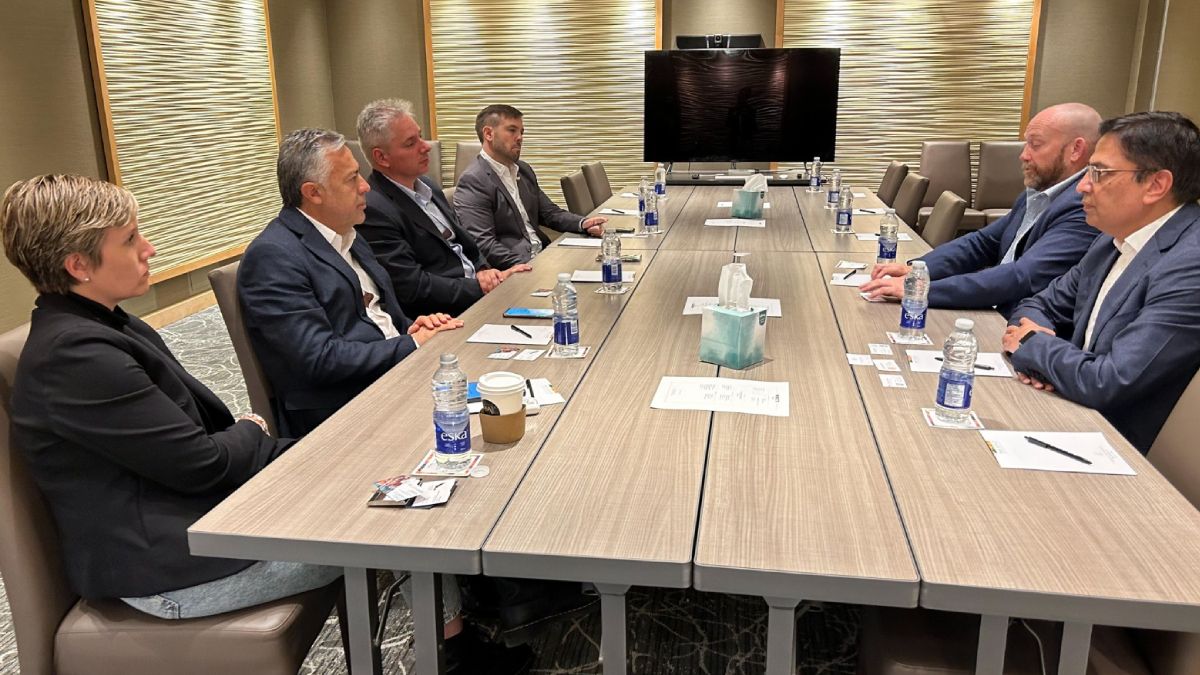 El gobernador Alfredo Cornejo quiere atraer inversores, hacer posible el desarrollo minero sostenible y responsable y fortalecer la economía.