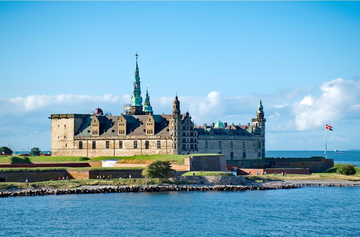 Gente feliz. Según un estudio de la prestigiosa revista Nature, Dinamarca es junto a Suecia, son los países donde la gente vive más años. Gente feliz. Según un estudio de la prestigiosa revista Nature, Dinamarca es junto a Suecia, son los países donde la gente vive más años. 