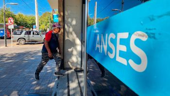 Los beneficiarios del bono de ANSES recibieron una mala noticia tras el decreto de Milei Los beneficiarios del bono de ANSES recibieron una mala noticia tras el decreto de Milei