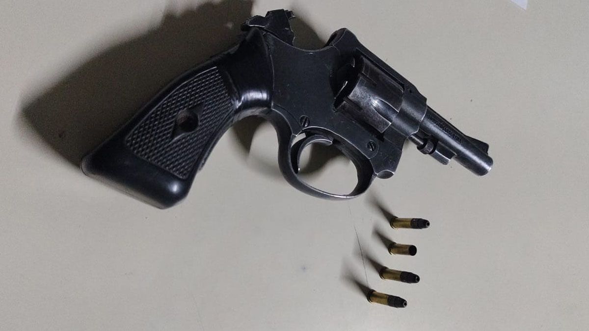Uno de los dos detenidos en Maipú tenía un revólver cargado entre sus prendas.