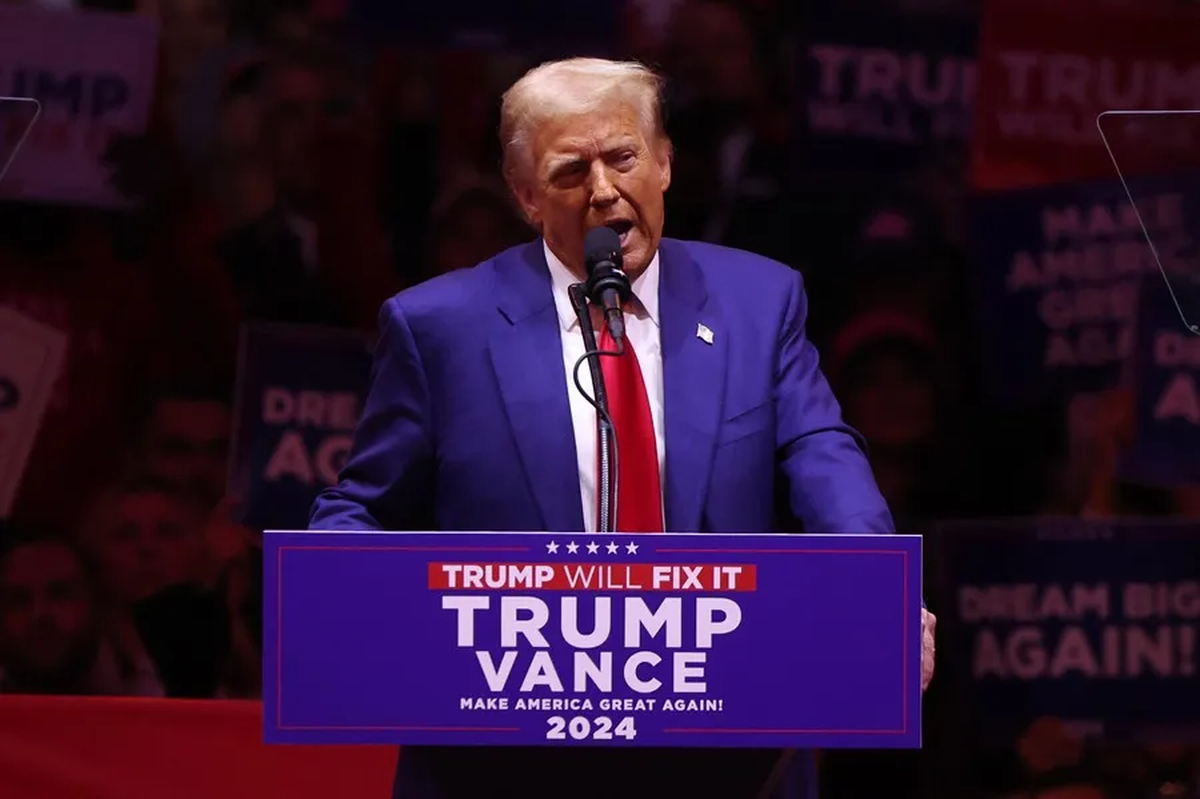 Kamala Harris critic&oacute; duramente a Donald Trump. En la foto el candidato presidencial durante un mitin en el Madison Square Garden de Nueva York la semana pasada. Cr&eacute;dito: EFE/EPA/Sarah Yenesel.