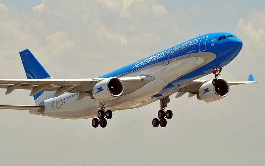 Vuelven los vuelos. Aerolíneas quiere empezar con tres conexiones semanales entre Mendoza y Buenos Aires.