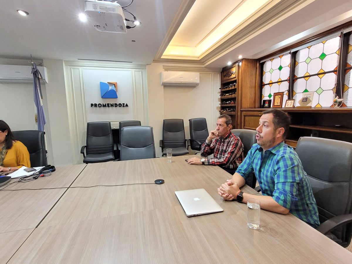 Uno de los creadores de la plataforma Latindyl, Ignacio Marchese explicó en el lanzamiento los alcances y beneficios que puede dar esta iniciativa a los empresarios pyme de Mendoza.