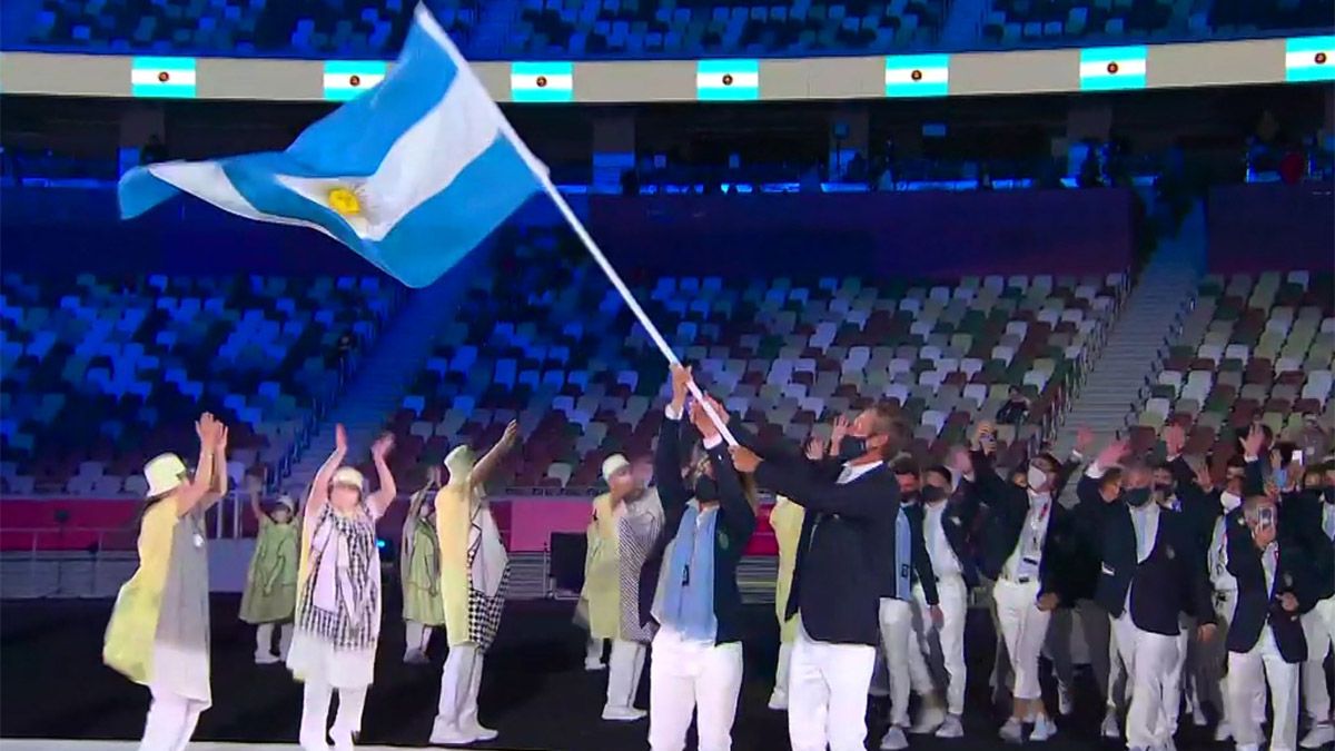 La delegación argentina desfiló en el Estadio Olímpico de Tokio
