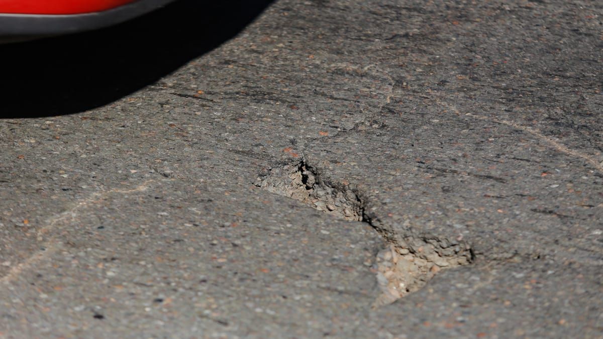 El mal estado del Acceso Sur. El mal estado del Acceso Sur.