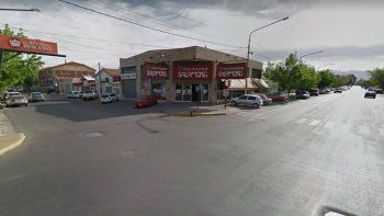 Tres ladrones asaltaron a un hombre, le robaron el auto y quedaron detenidos