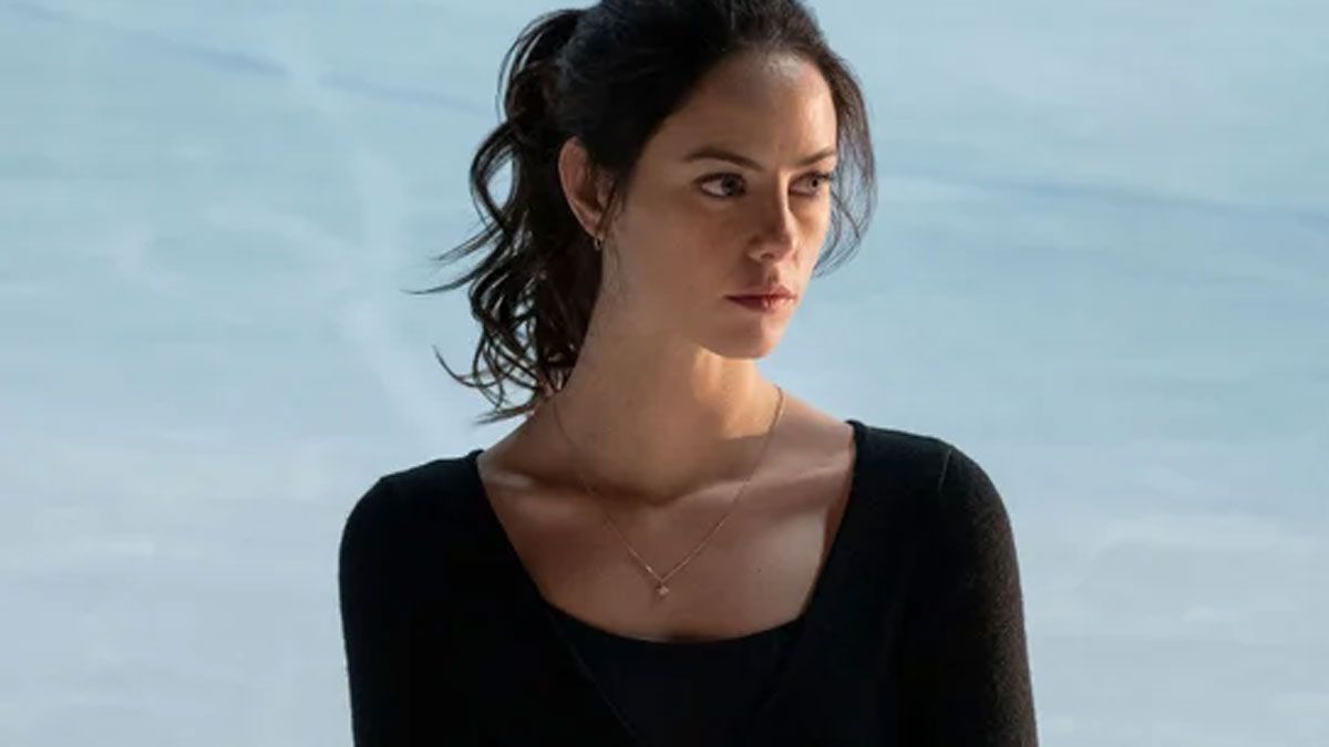La actriz Kaya Scodelario arrasa con su papel en la serie de Netflix.