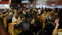Será obligatorio que restaurantes y bares entreguen una vianda con la comida que sobró en la mesa