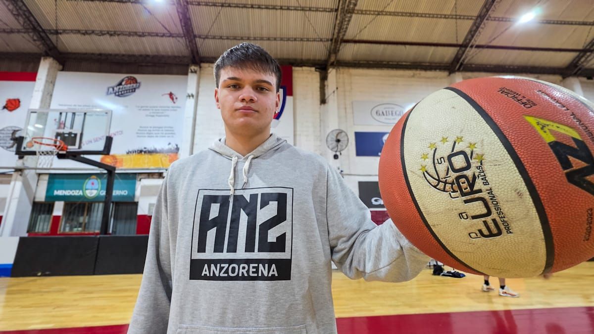 Tomás Sandes juega con su padre y en la selección nacional.