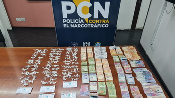 La Policía secuestró 487 envoltorios de cocaína, $500 mil y celulares en un allanamiento 