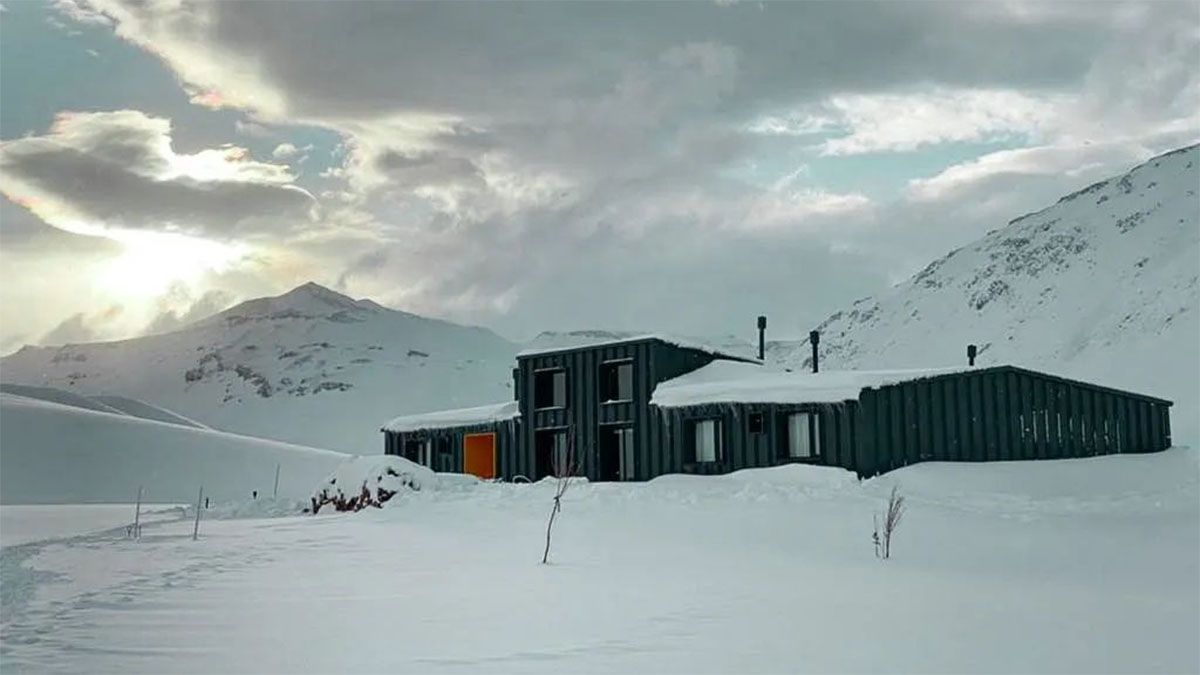 En el Gobierno aseguran que la asignación de 12.000 hectáreas a los socios de El Azufre, para el futuro emprendimiento de esquí, cumple con los requisitos legales de la ley de fronteras y el convenio que firmara con la Nación el ex gobernador Octavio Bordón en los años 90.