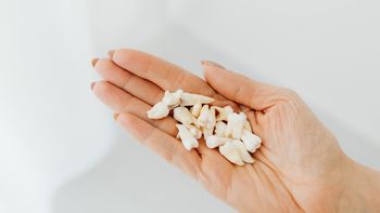 Soñar que se te caen los dientes: qué significa y por qué se relaciona con algo negativo Soñar que se te caen los dientes: qué significa y por qué se relaciona con algo negativo