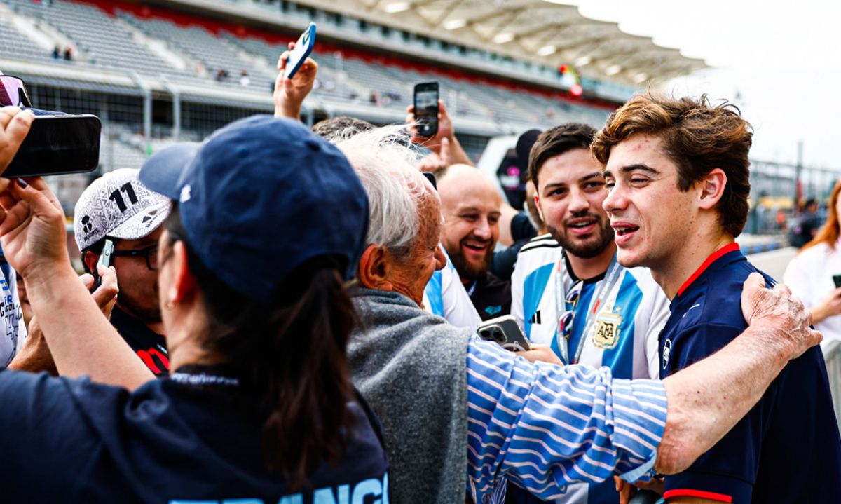 Colapinto y sus fans en Austin.