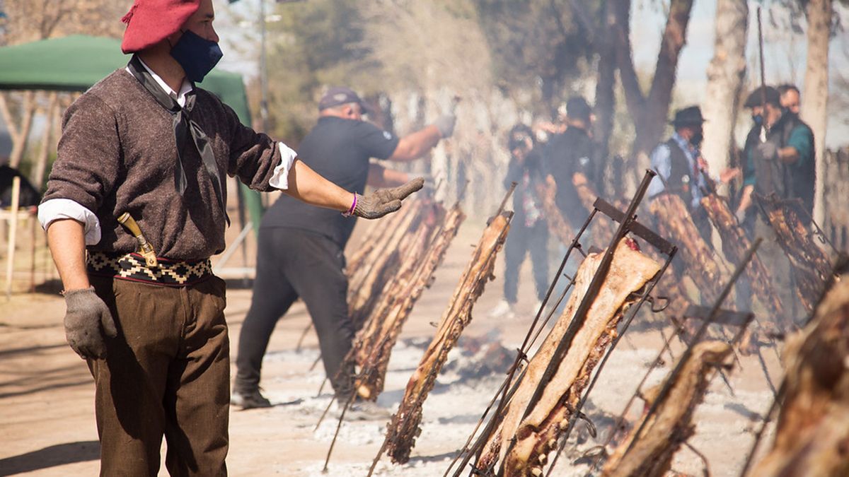 La Fiesta de la Ganadería es la mayor celebración de los alvearenses, aunque suele convocar a políticos de toda la provincia.